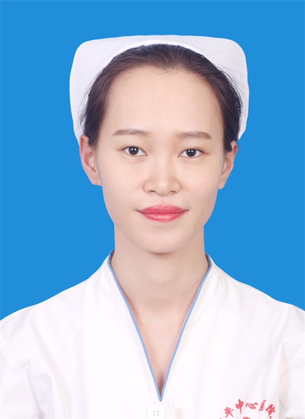 护士 李昂